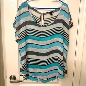 Torrid Blue, White & Black, short Sleeve scoop neck, button-up back Blouse 1X